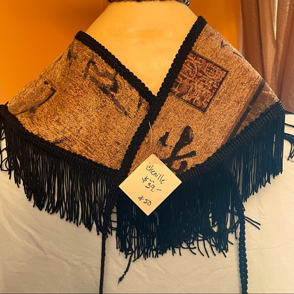 ꧁𑁍 Handmade Chenille Fringe Shoulder Wrap 𑁍꧂ - Picture 7 of 7